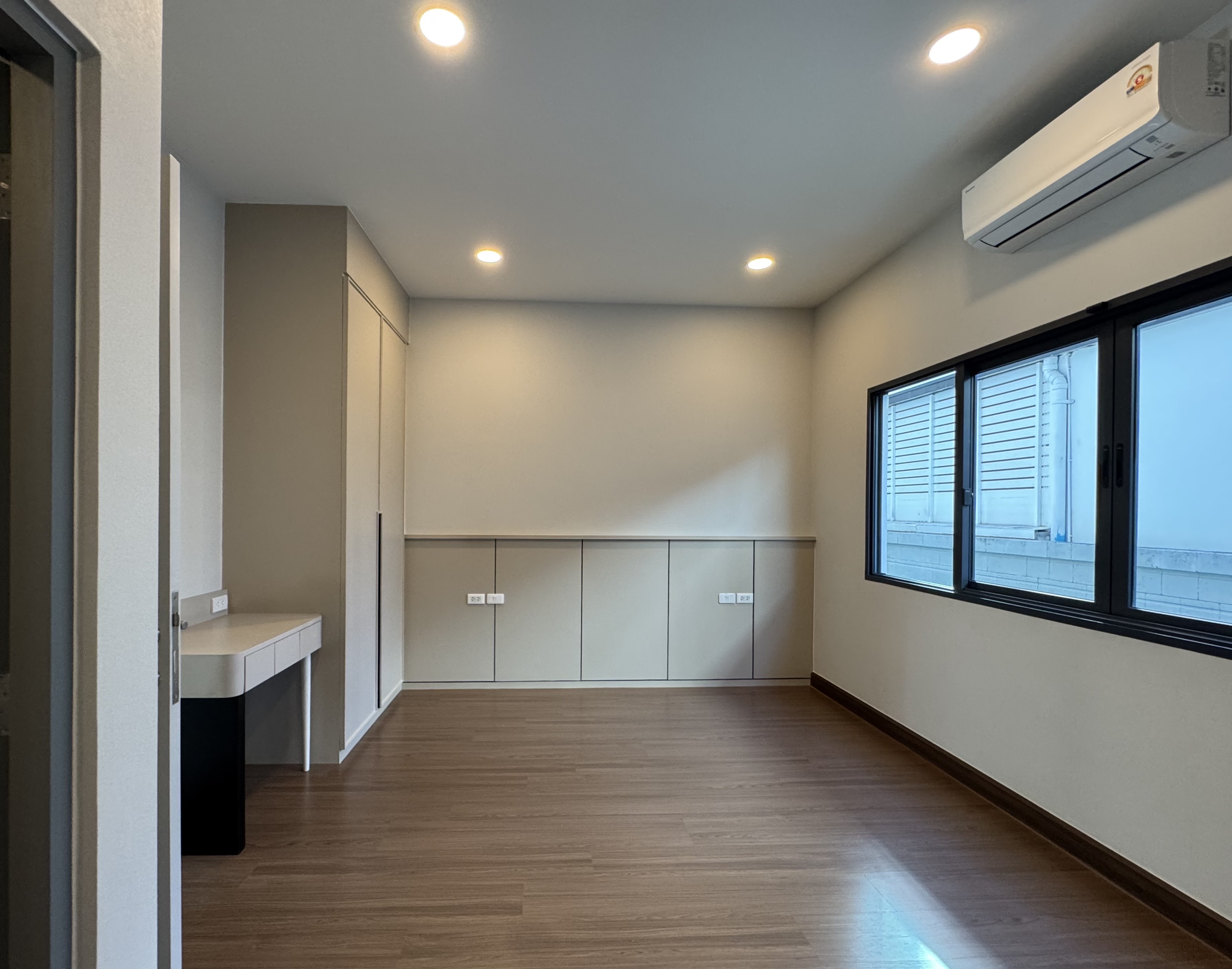 2-Story Detached House Realistic