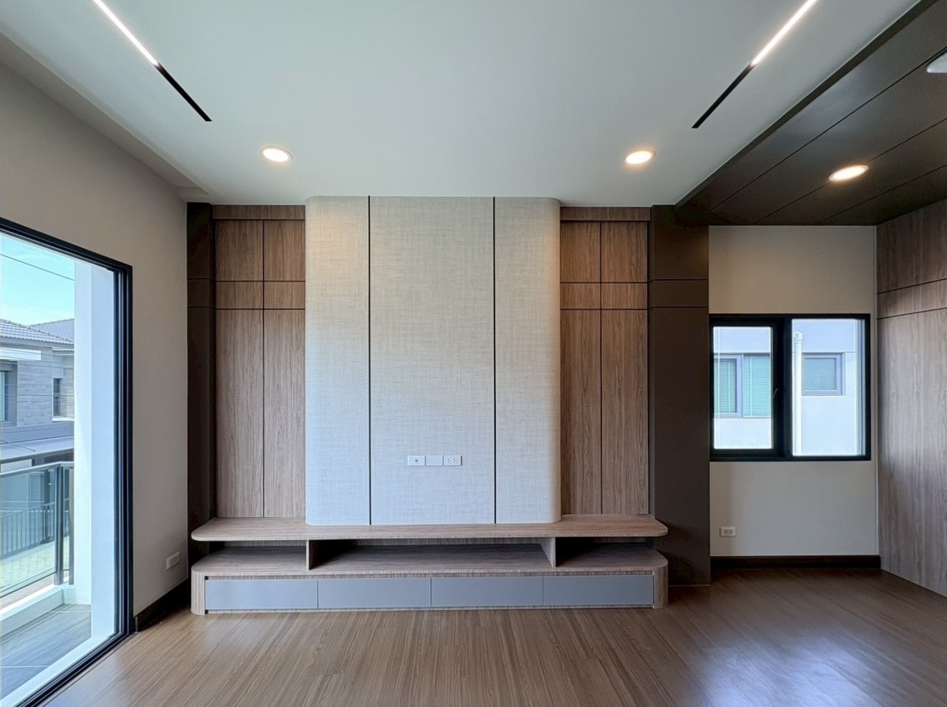 2-Story Detached House Realistic