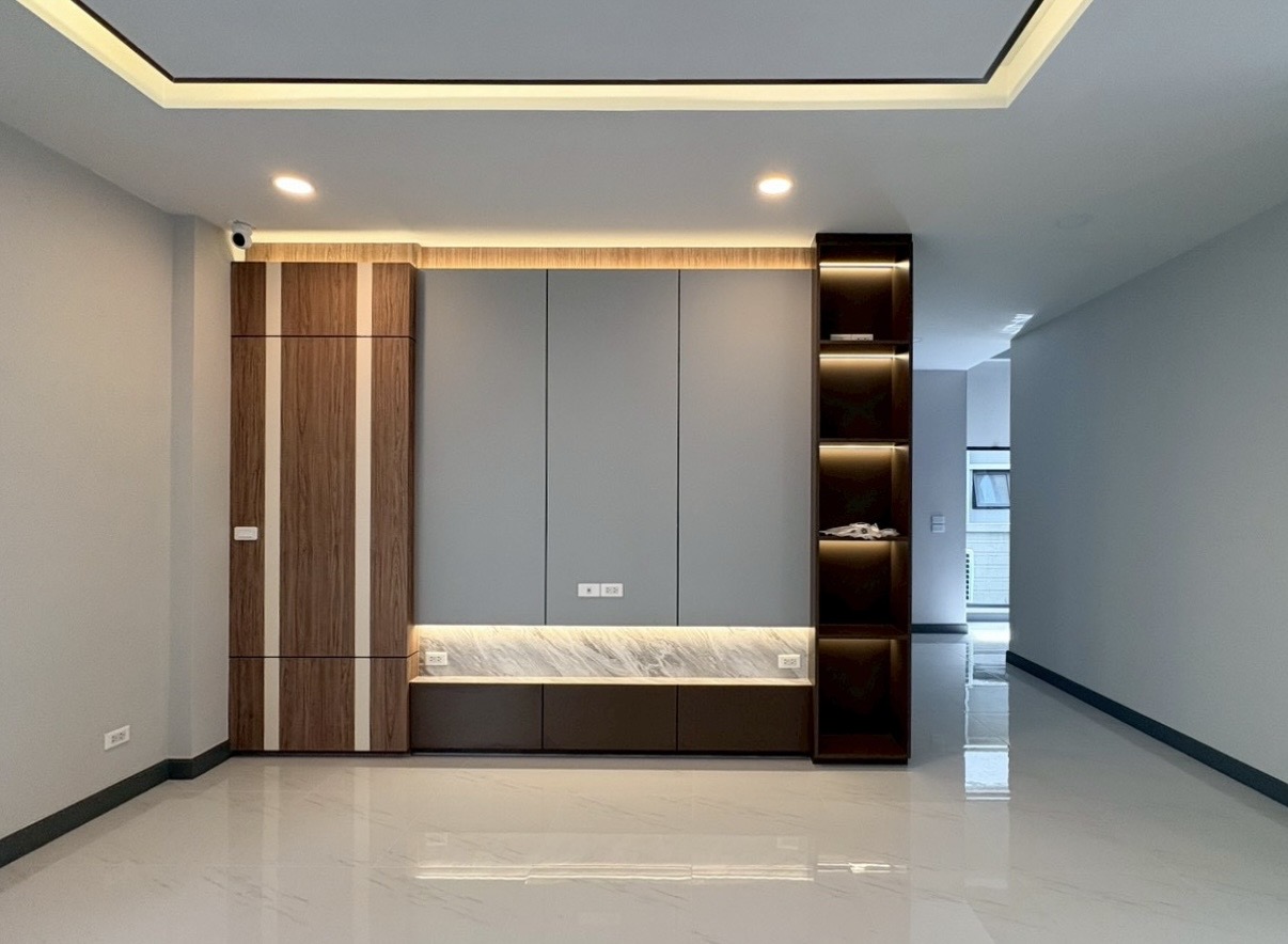 2-Story Detached House Realistic
