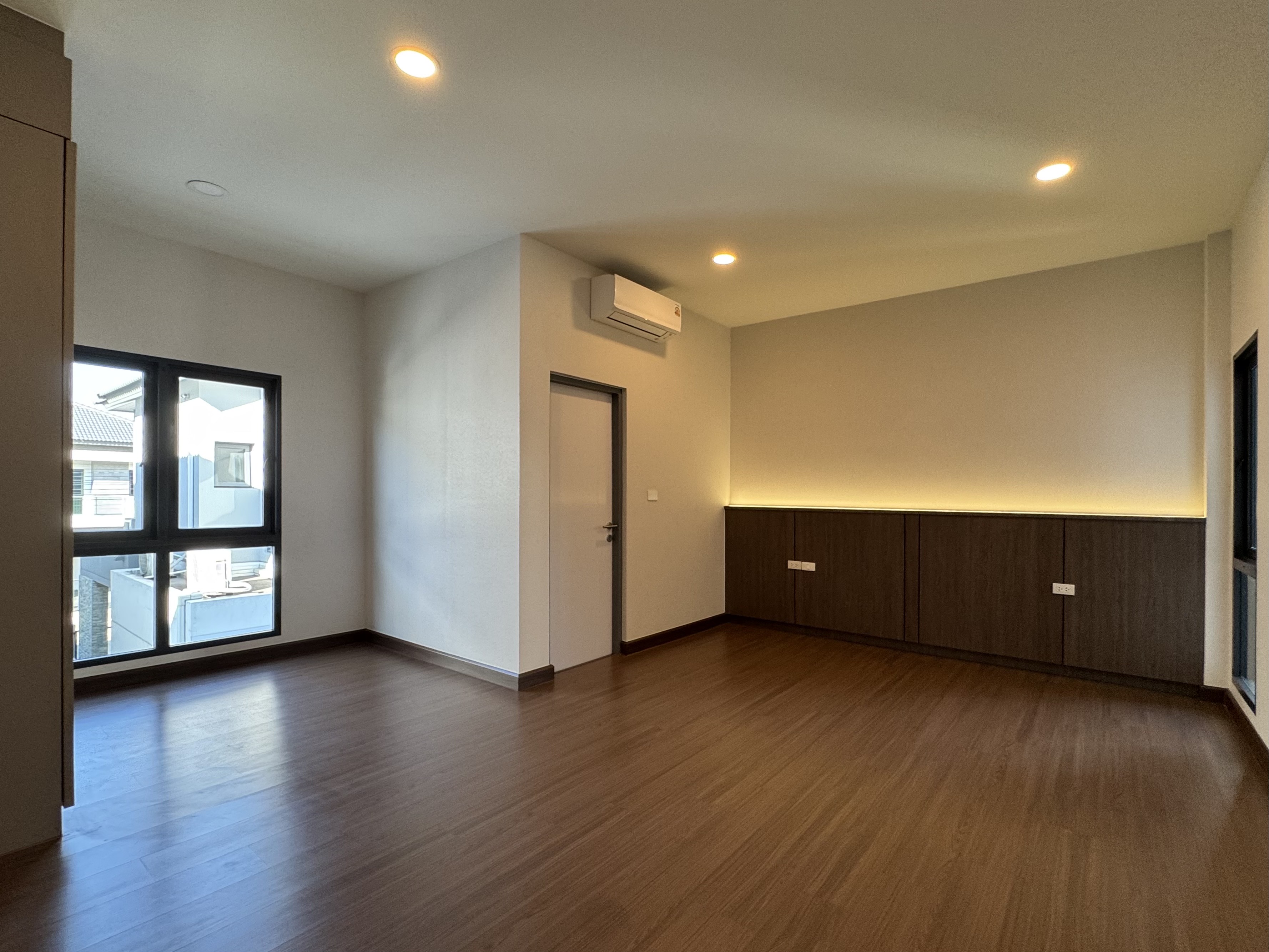 2-Story Detached House Realistic